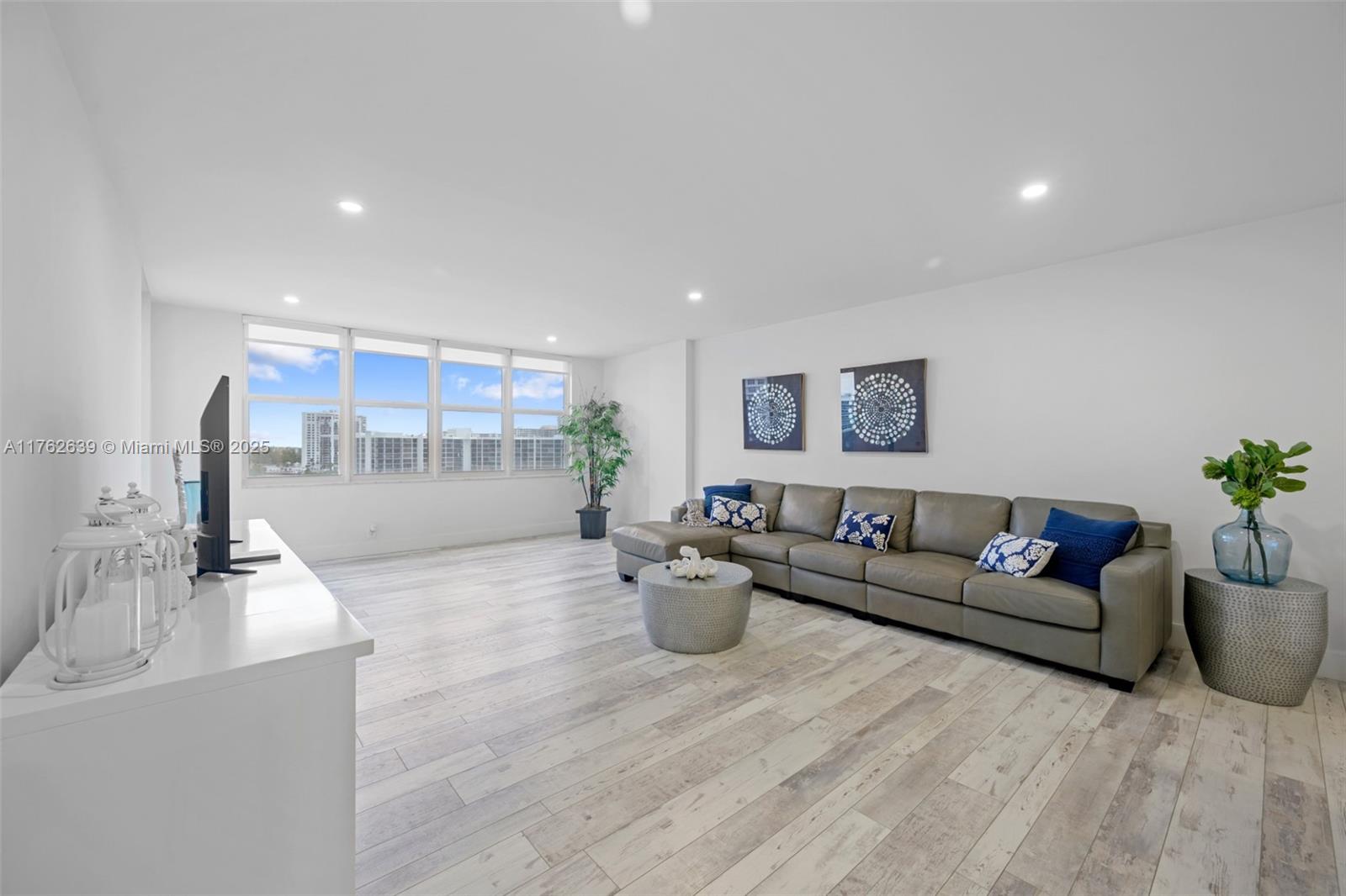 3725 S Ocean Dr 924