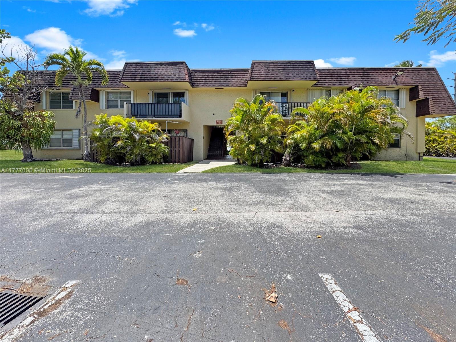 9000 Sw 137th St 15, Miami, Broward County, Florida - 2 Bedrooms  
2 Bathrooms - 