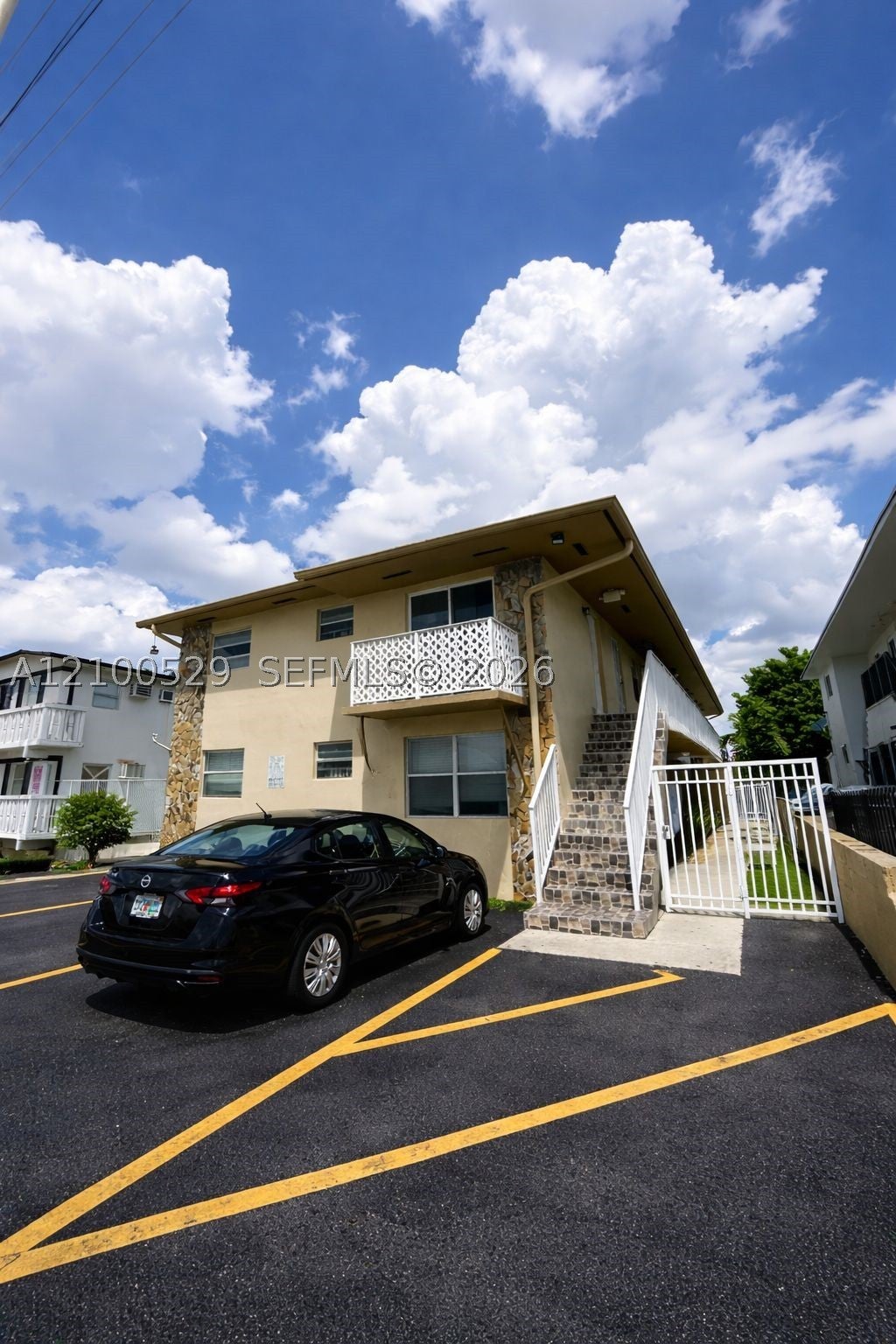 View photos, virtual tours, details... 715 W 29th St