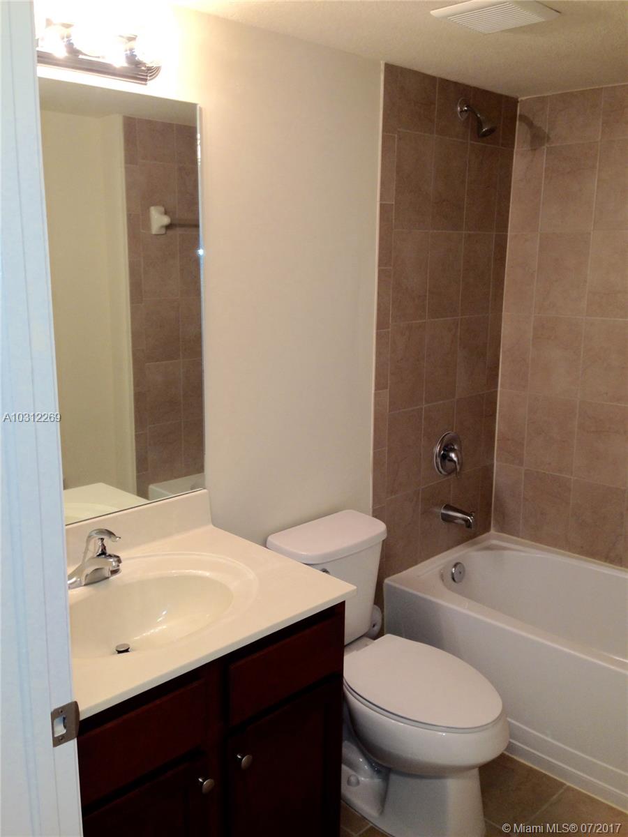 THE COURTS AT BAYSHORE II - Residential Lease