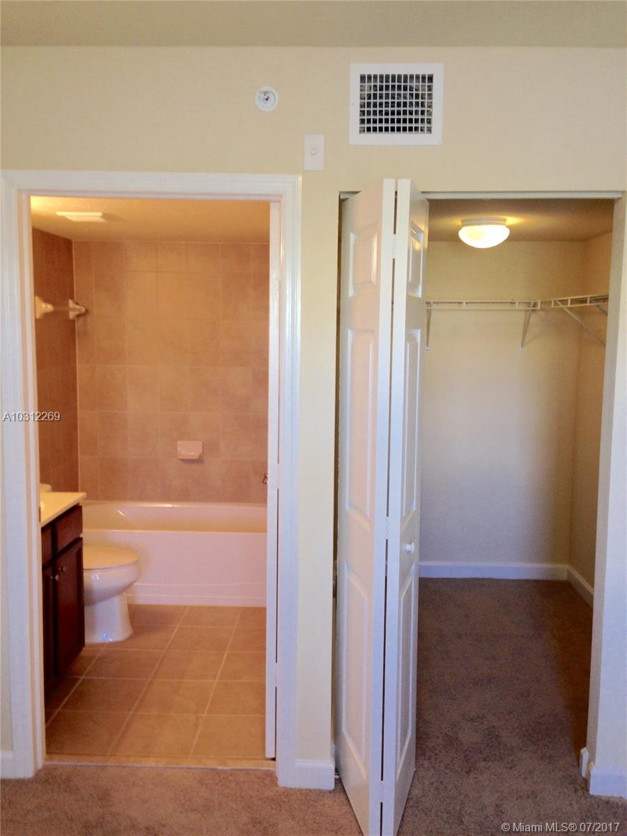 THE COURTS AT BAYSHORE II - Residential Lease