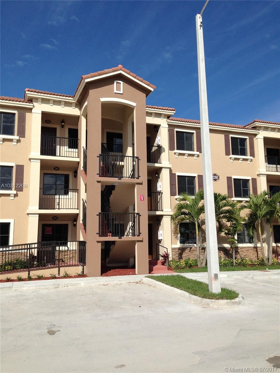 THE COURTS AT BAYSHORE II - Residential Lease