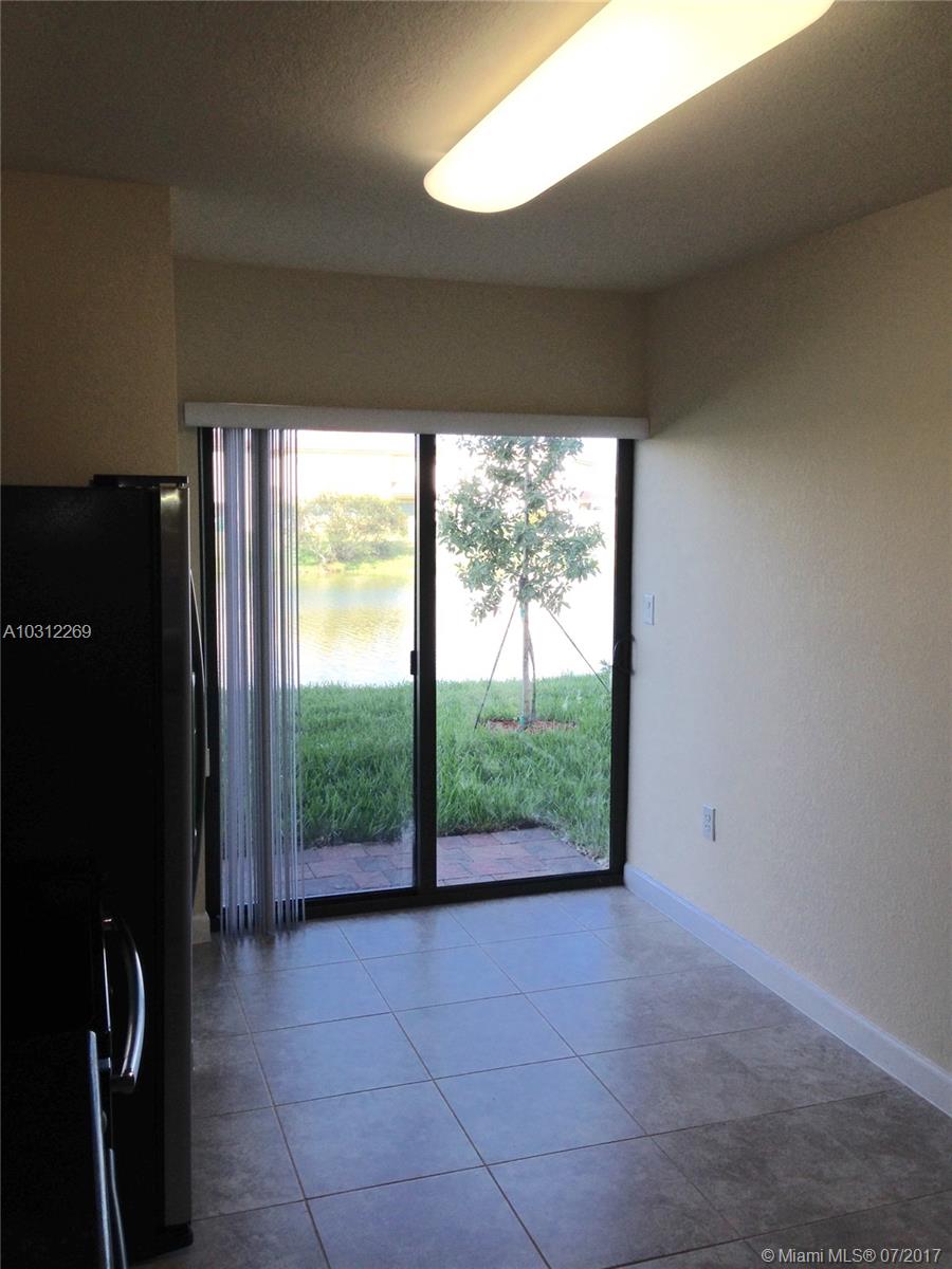 THE COURTS AT BAYSHORE II - Residential Lease