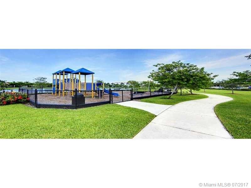 THE COURTS AT BAYSHORE II - Residential Lease