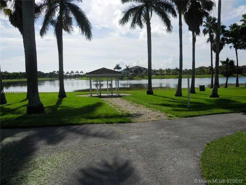 THE COURTS AT BAYSHORE II - Residential Lease