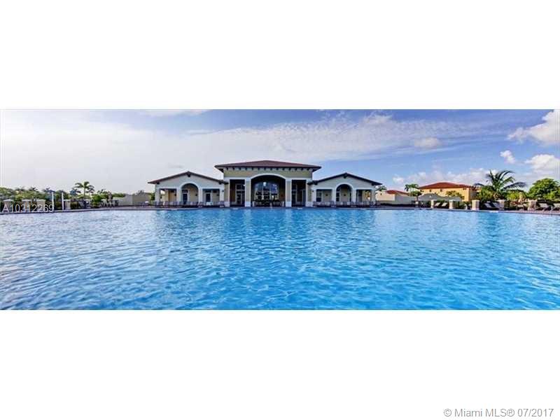 THE COURTS AT BAYSHORE II - Residential Lease