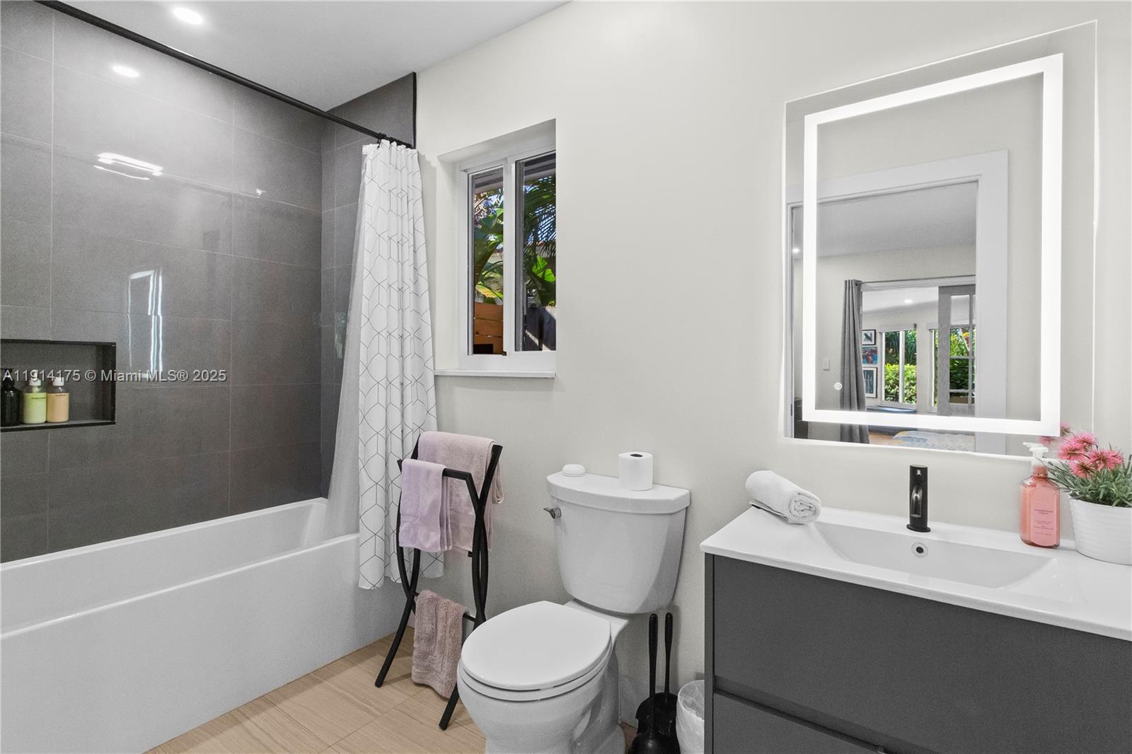 CORAL TERRACE - Residential