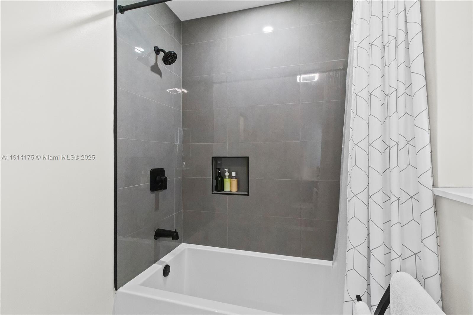 CORAL TERRACE - Residential