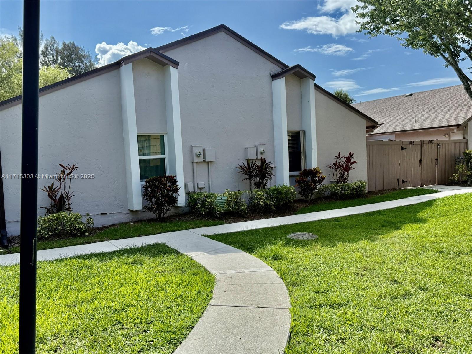 151 Nw 115th Ave 405, Plantation, Miami-Dade County, Florida - 2 Bedrooms  
2 Bathrooms - 