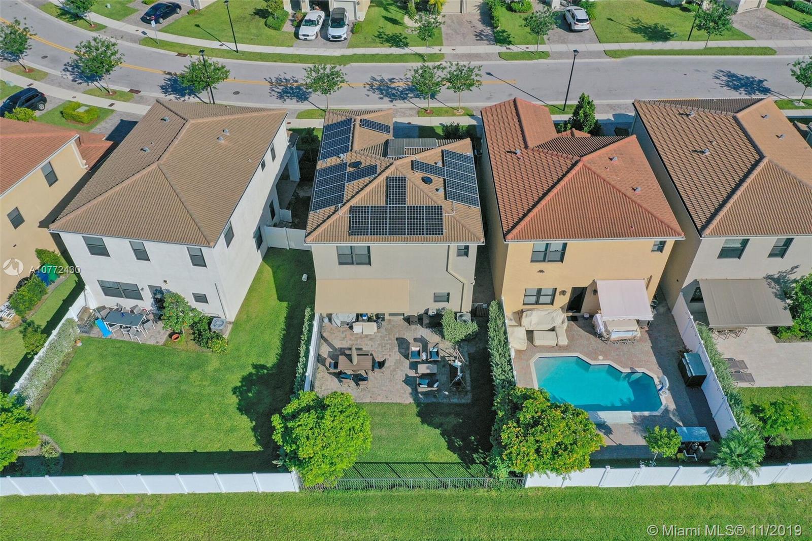 CHAMPION LAKES - Residential