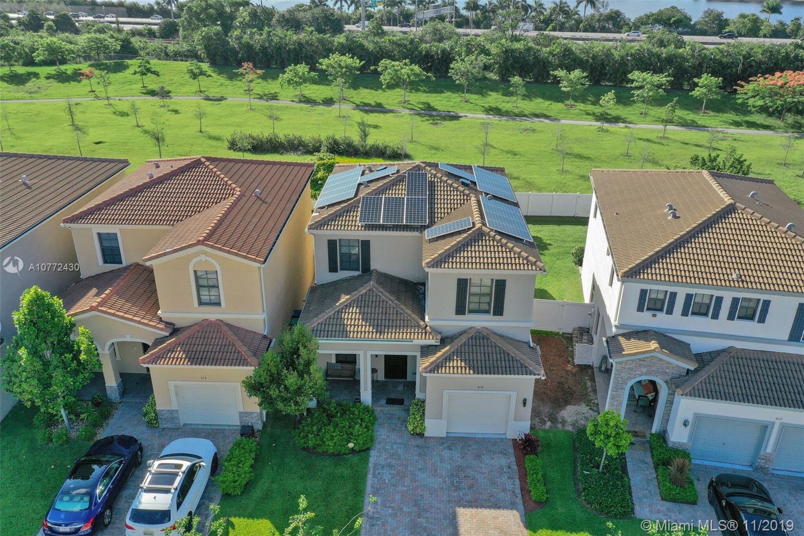 CHAMPION LAKES - Residential