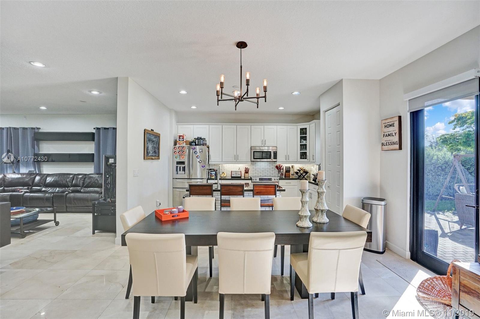 CHAMPION LAKES - Residential
