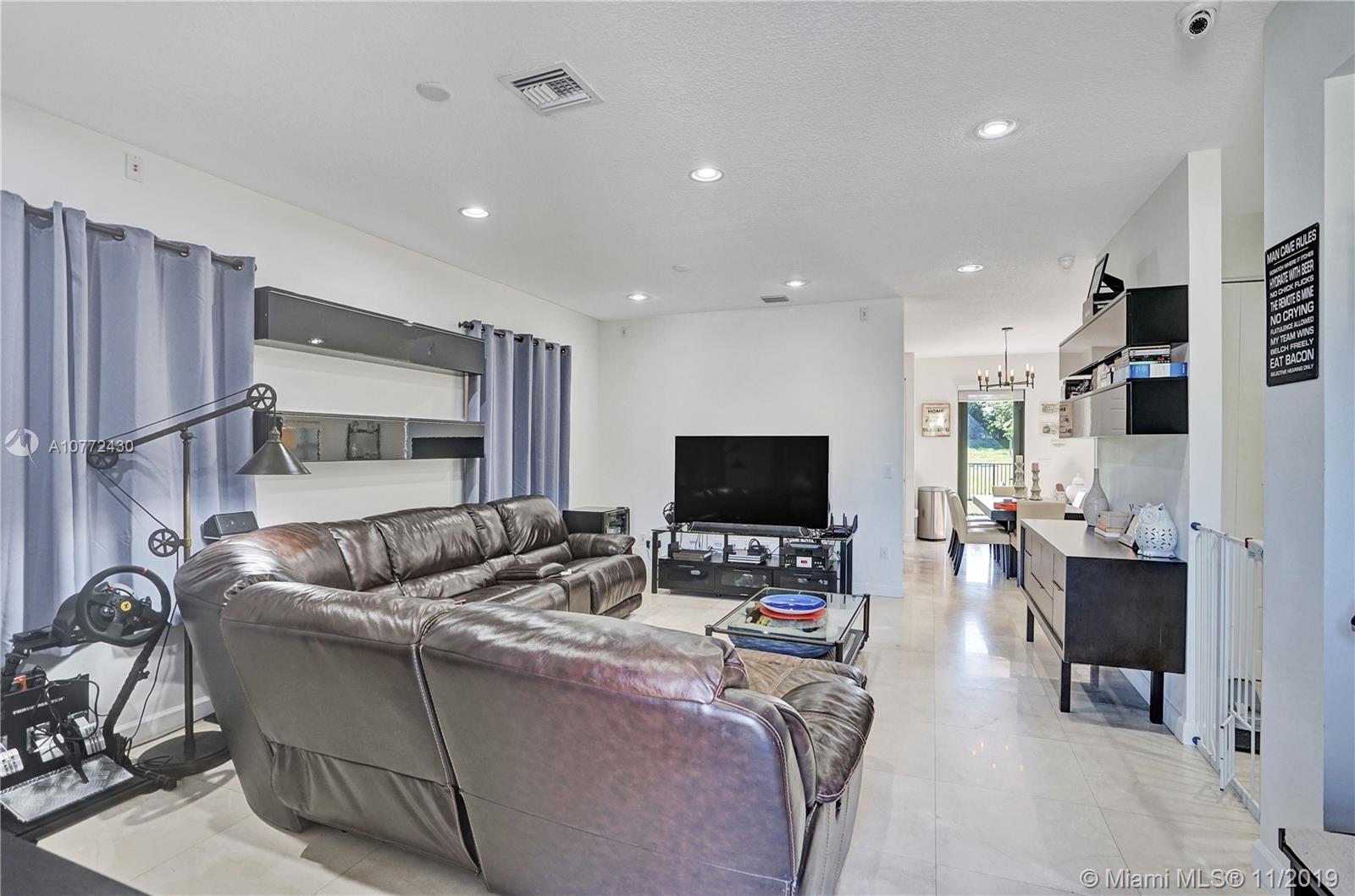 CHAMPION LAKES - Residential