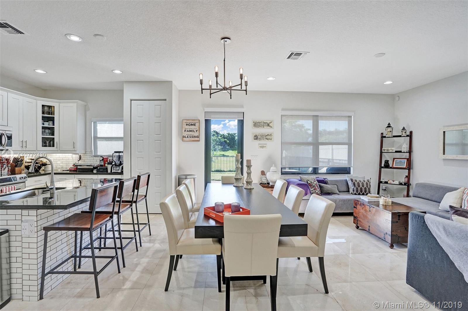 CHAMPION LAKES - Residential