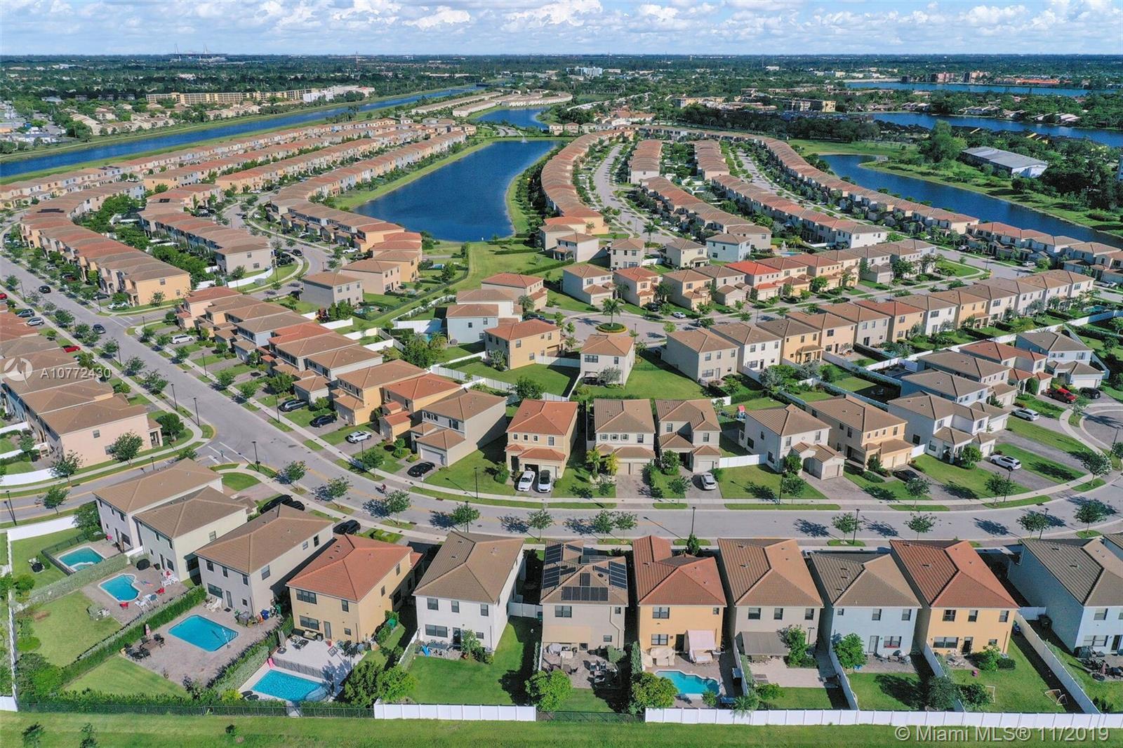 CHAMPION LAKES - Residential