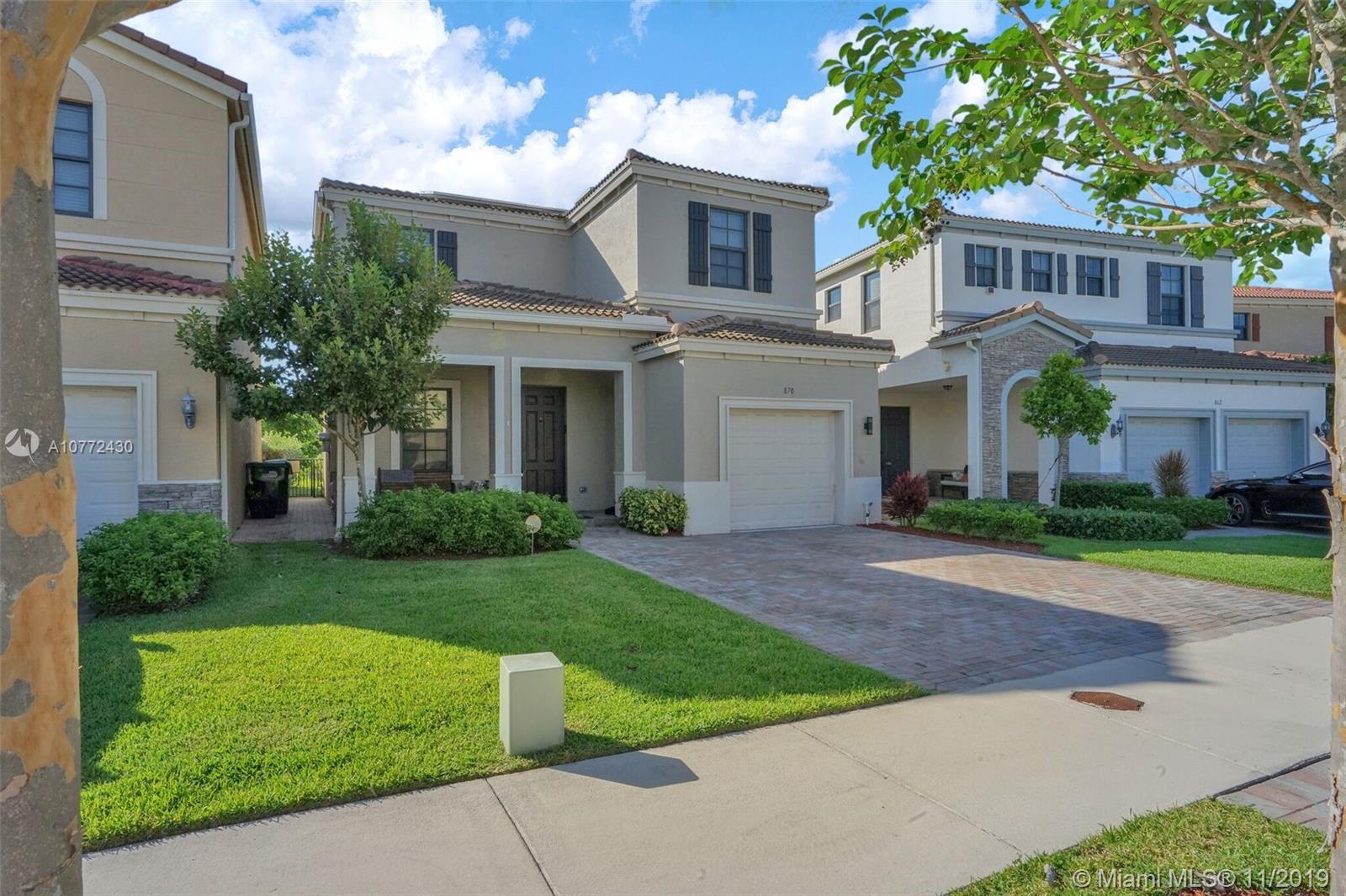 CHAMPION LAKES - Residential