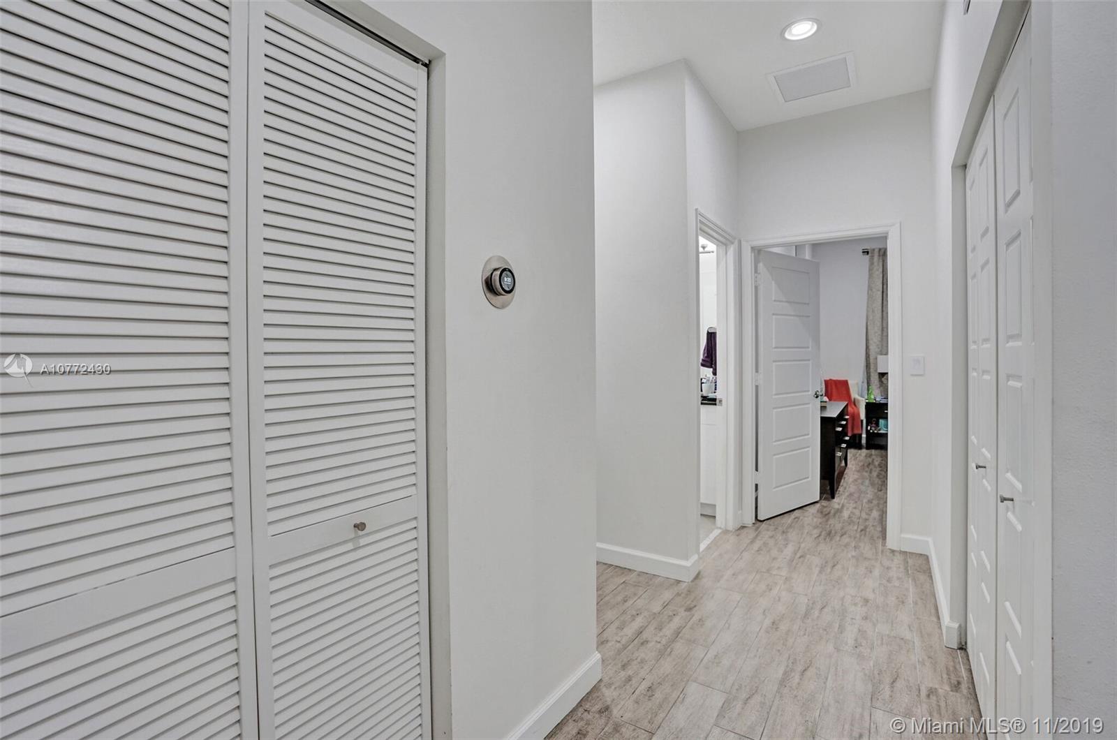 CHAMPION LAKES - Residential