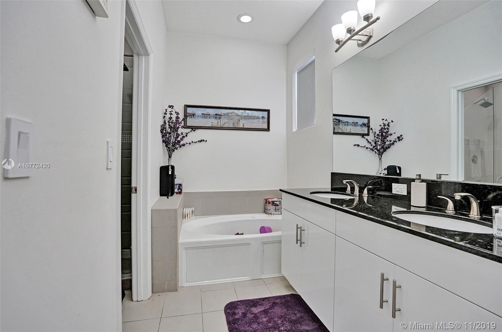 CHAMPION LAKES - Residential