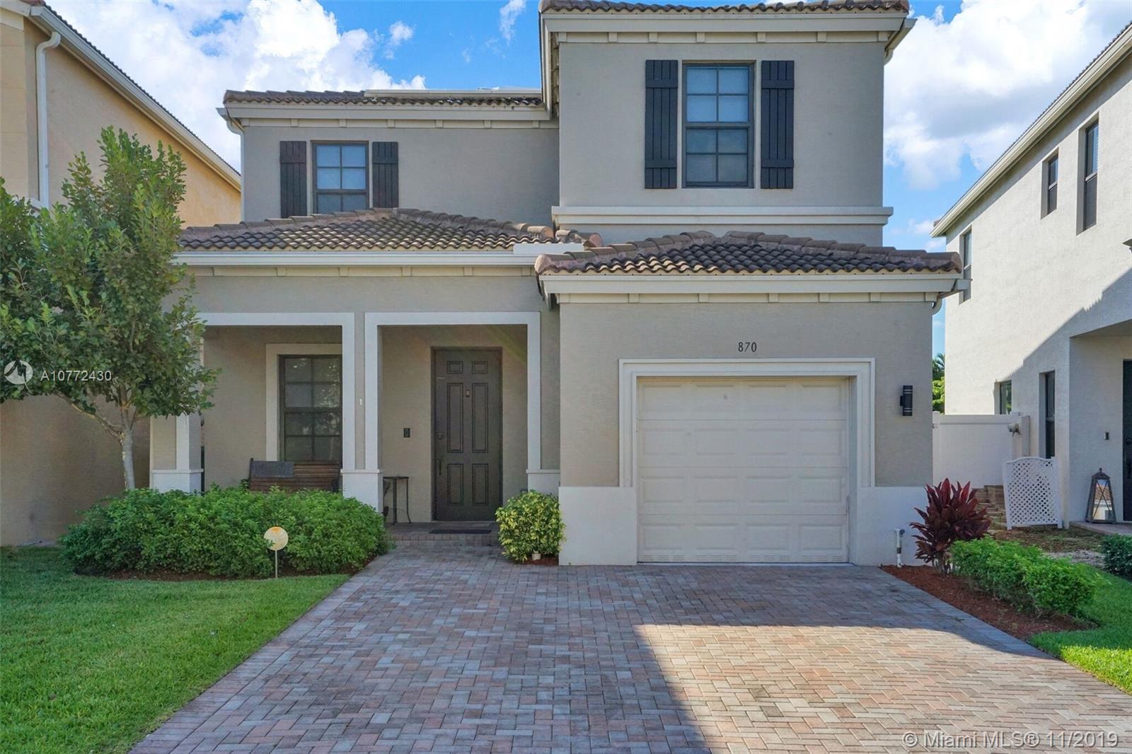 CHAMPION LAKES - Residential