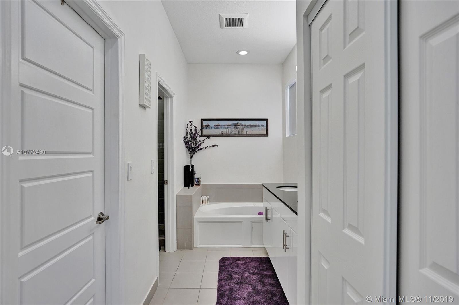 CHAMPION LAKES - Residential