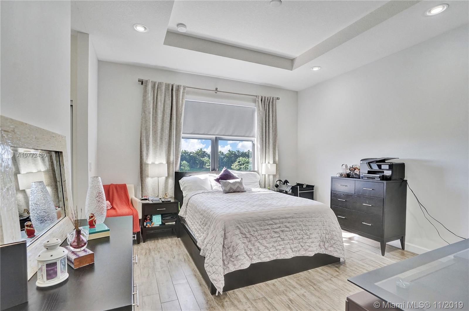 CHAMPION LAKES - Residential