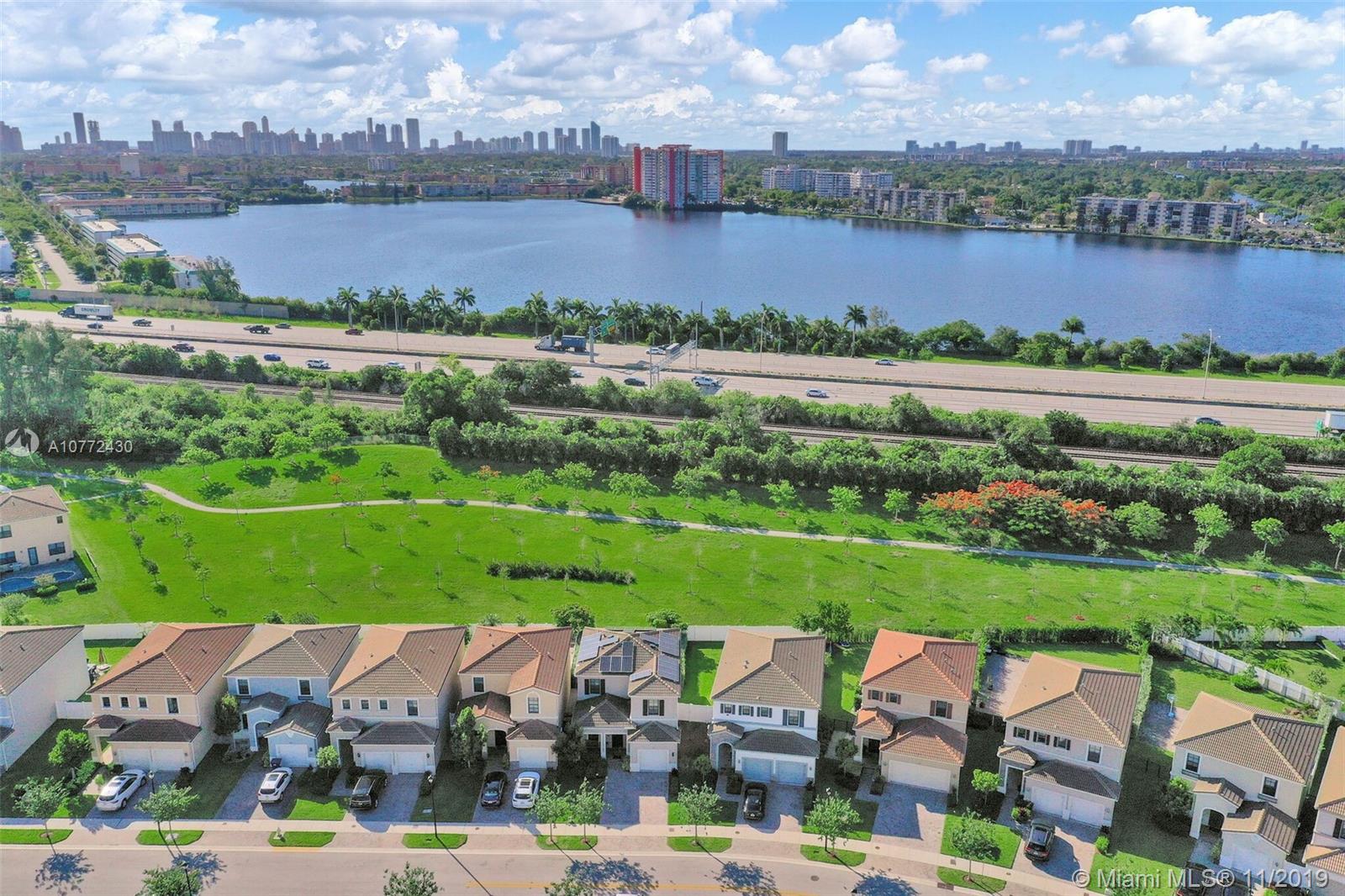 CHAMPION LAKES - Residential