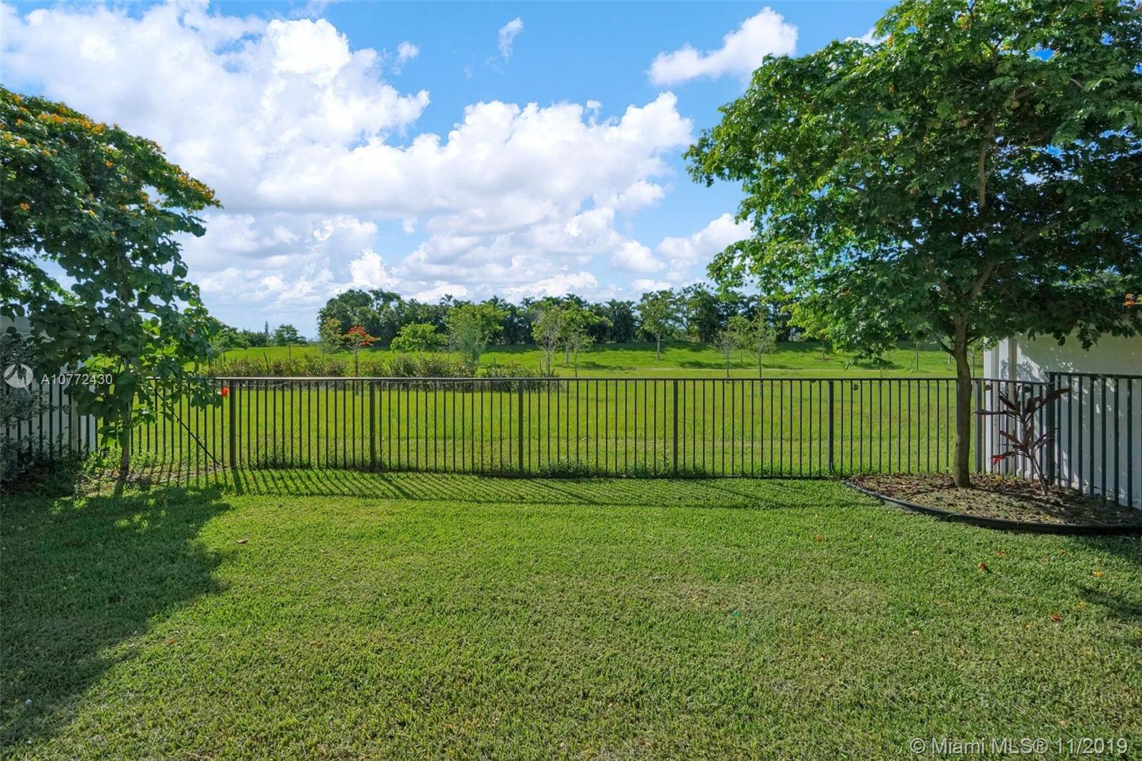 CHAMPION LAKES - Residential