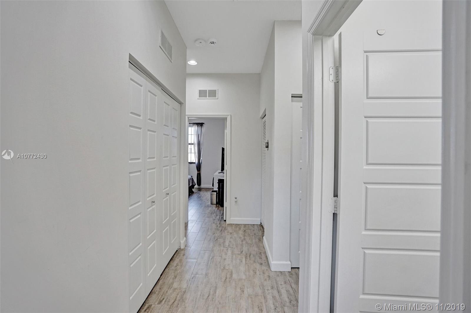 CHAMPION LAKES - Residential