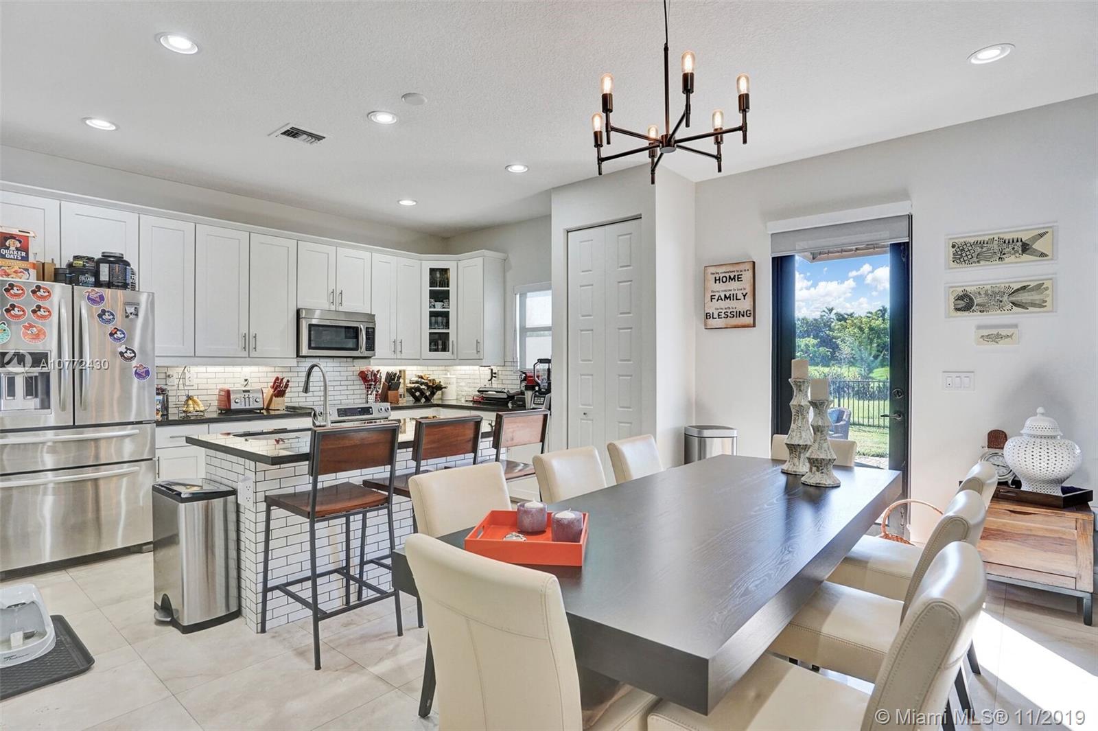 CHAMPION LAKES - Residential