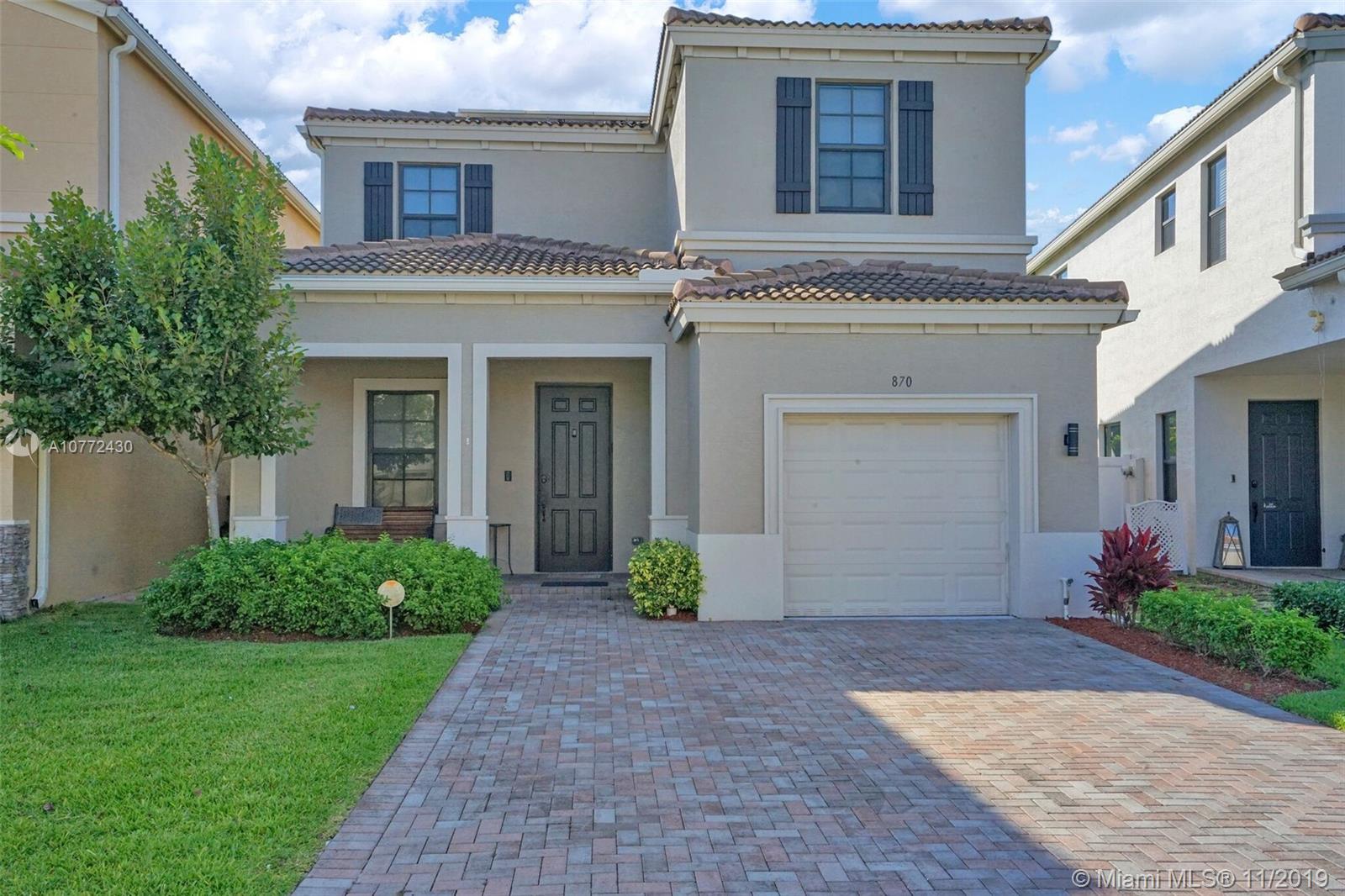 CHAMPION LAKES - Residential