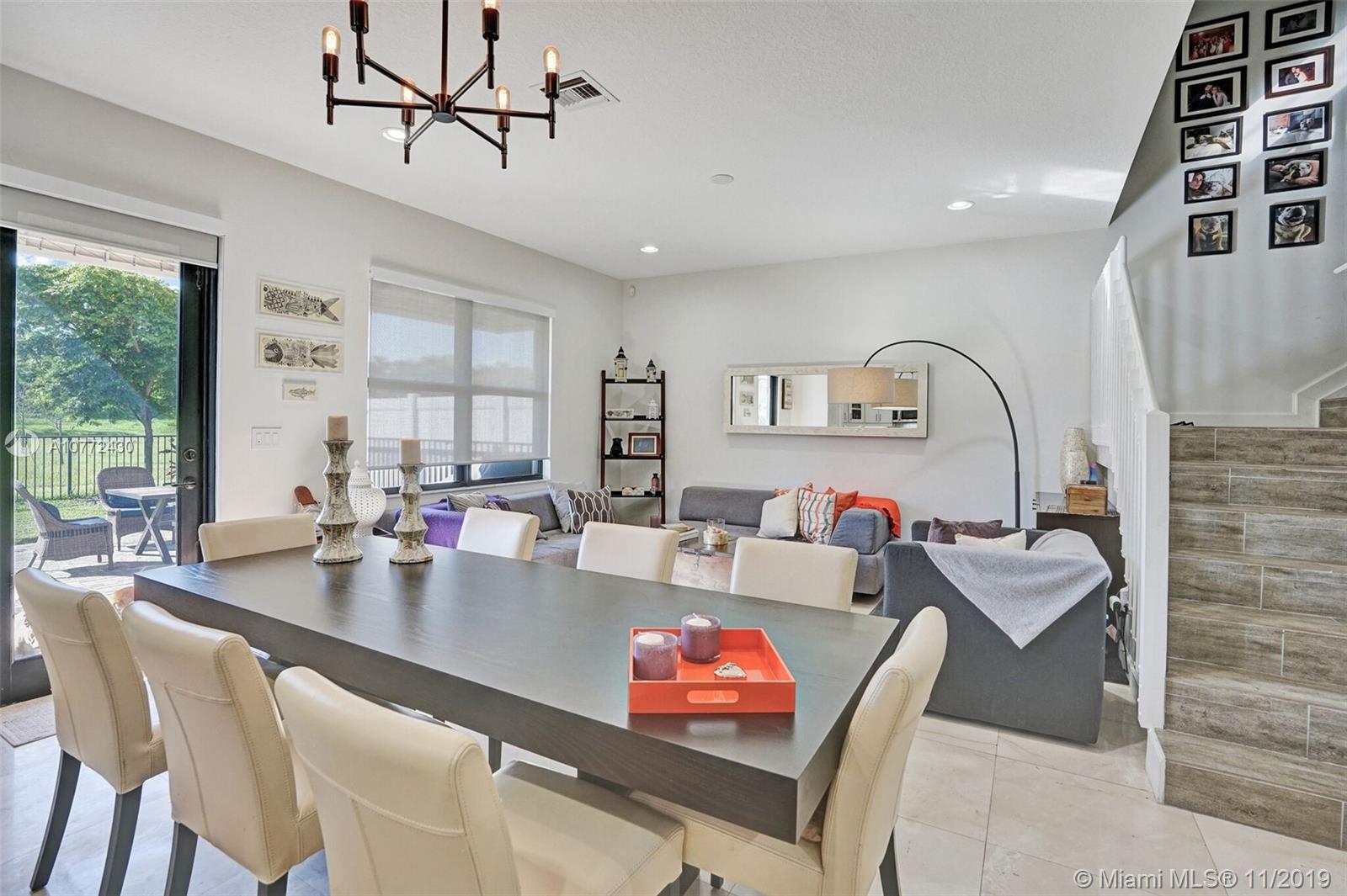 CHAMPION LAKES - Residential