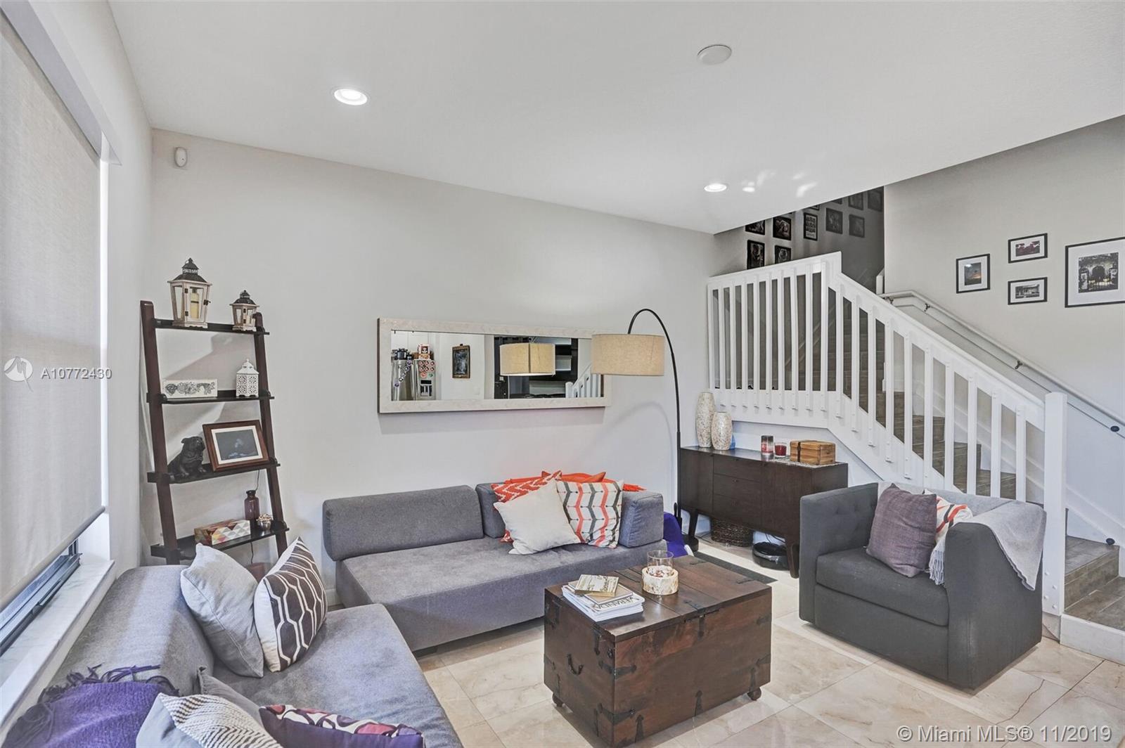 CHAMPION LAKES - Residential