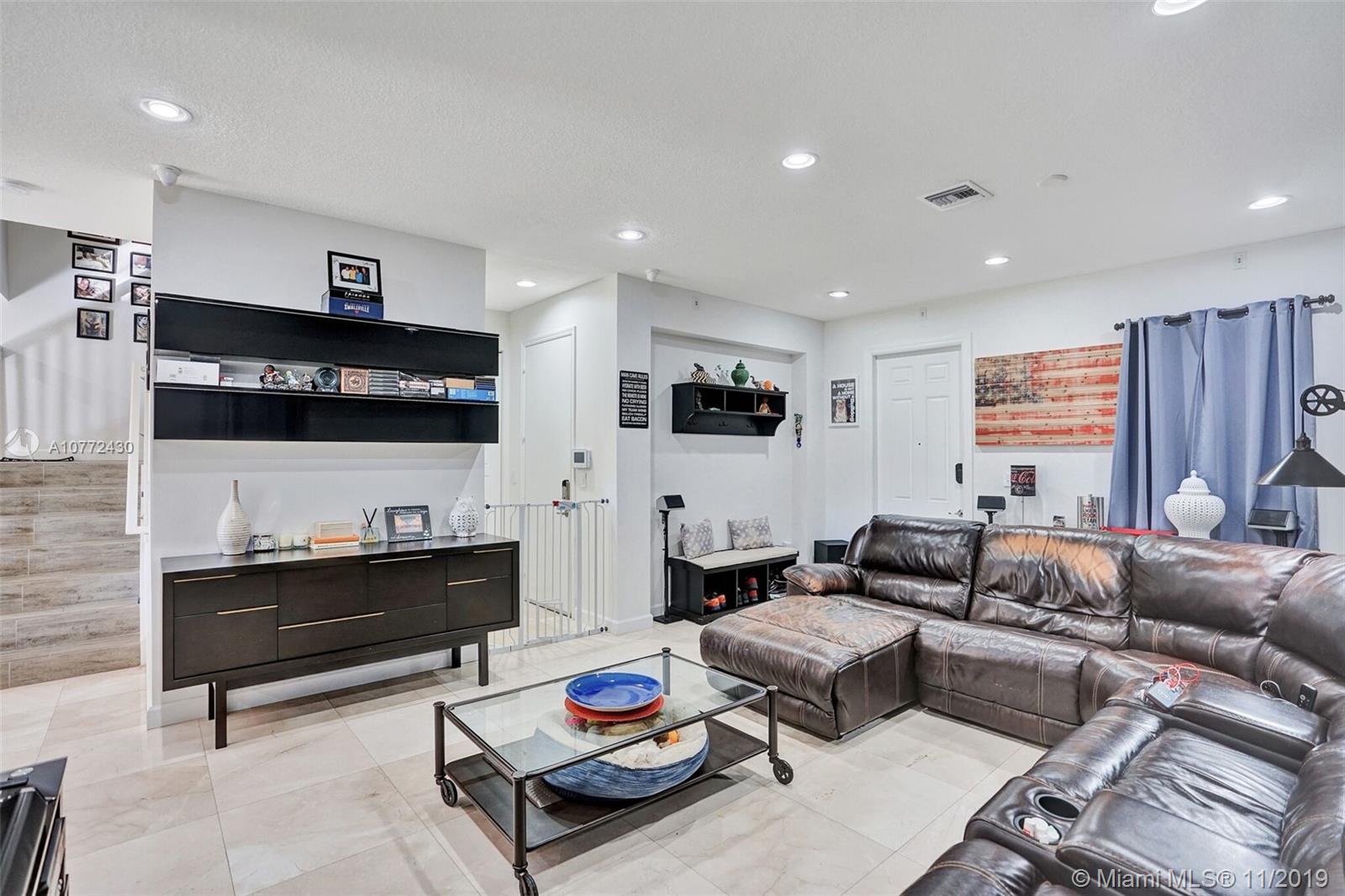 CHAMPION LAKES - Residential