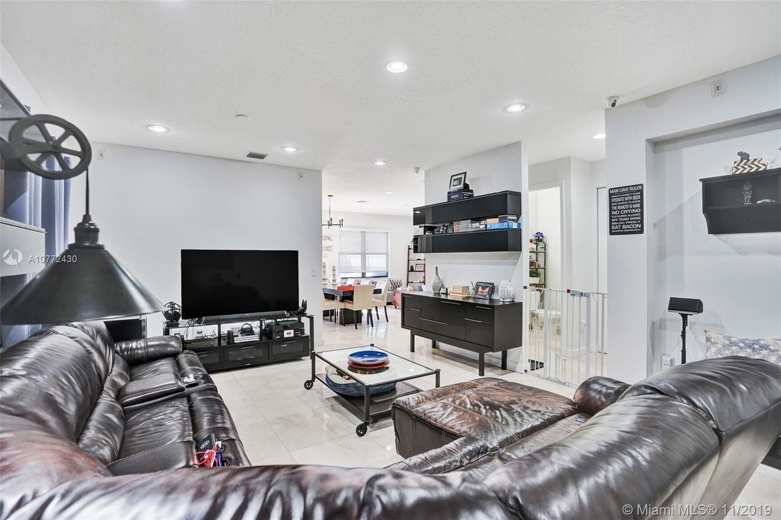 CHAMPION LAKES - Residential