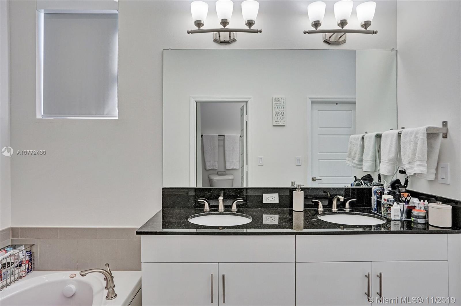 CHAMPION LAKES - Residential