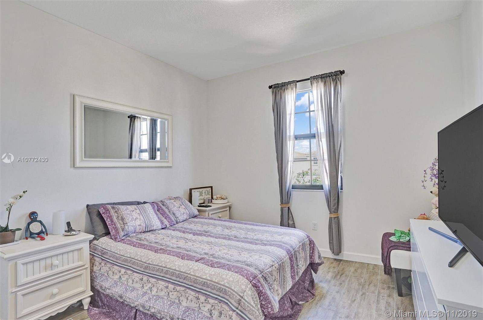 CHAMPION LAKES - Residential