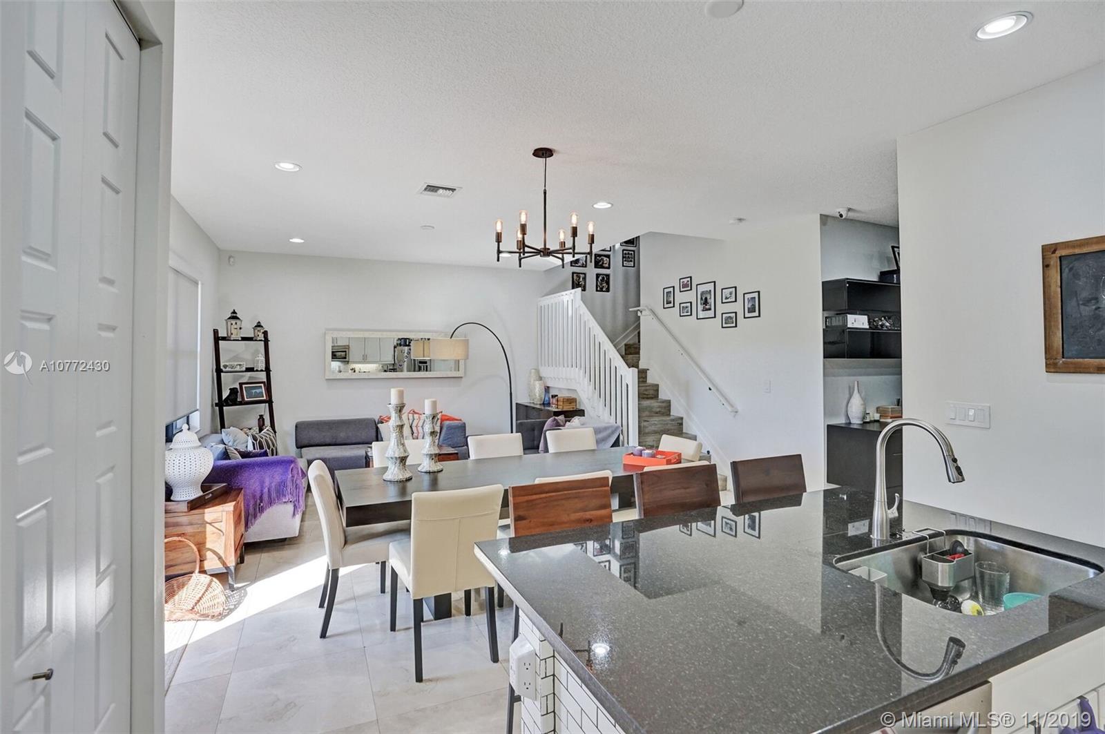CHAMPION LAKES - Residential
