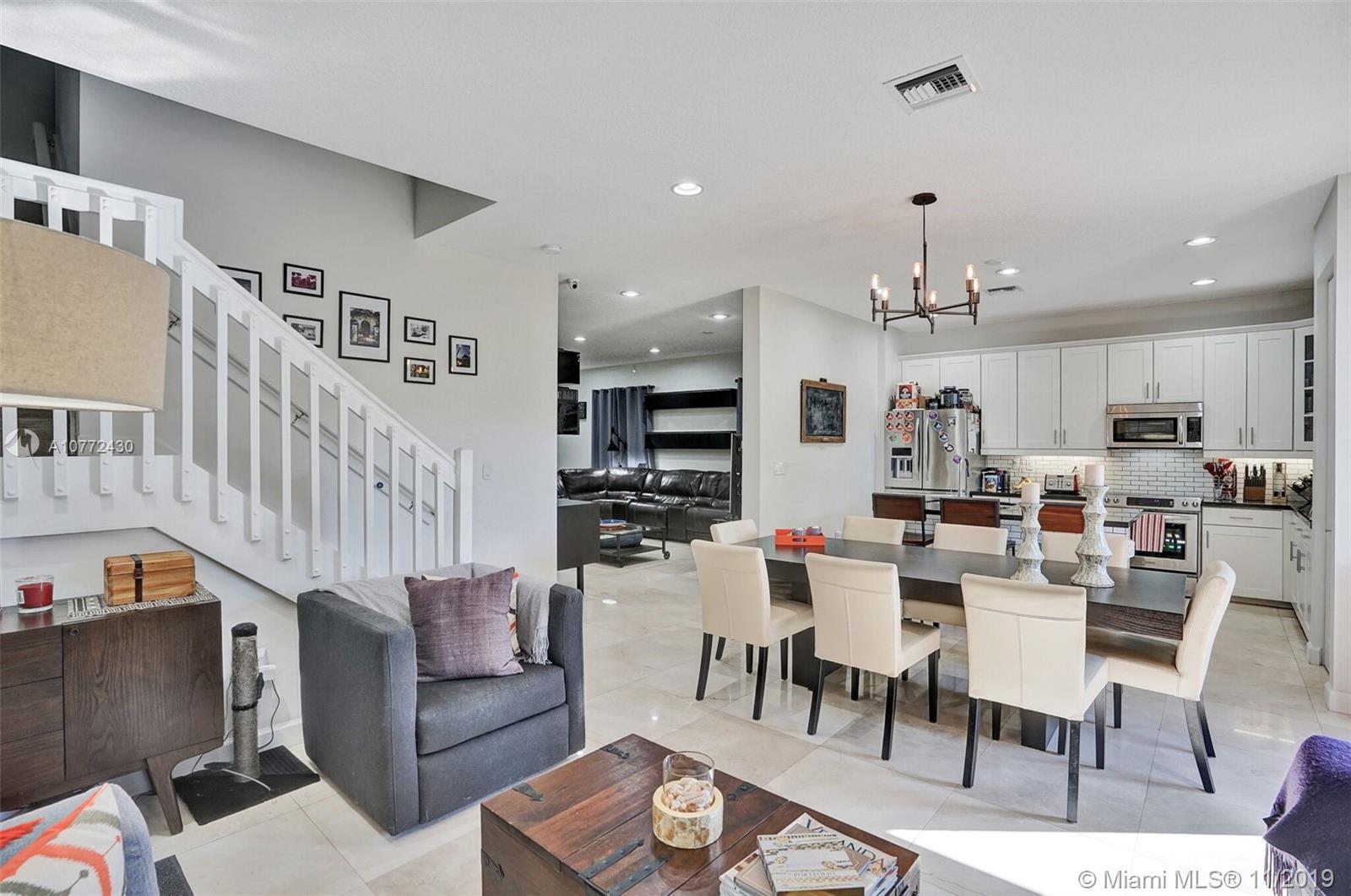 CHAMPION LAKES - Residential
