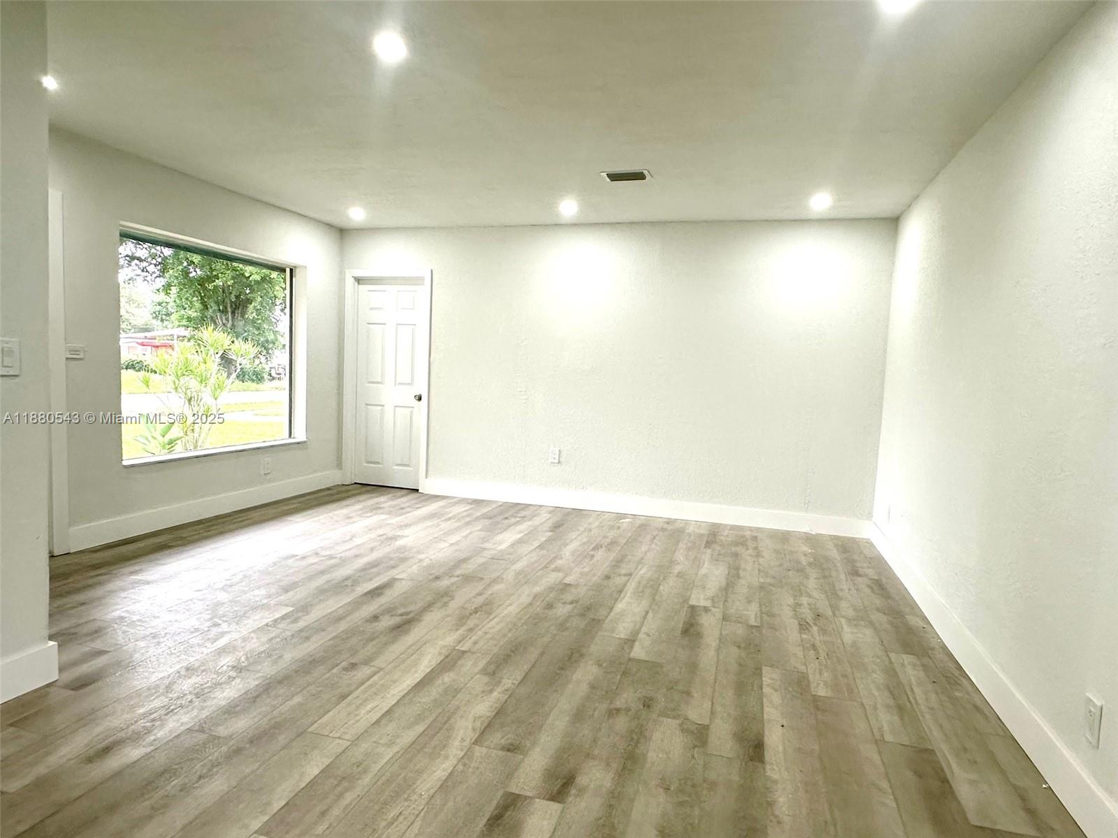 SCOTT LAKE MANOR SEC 7 - Residential