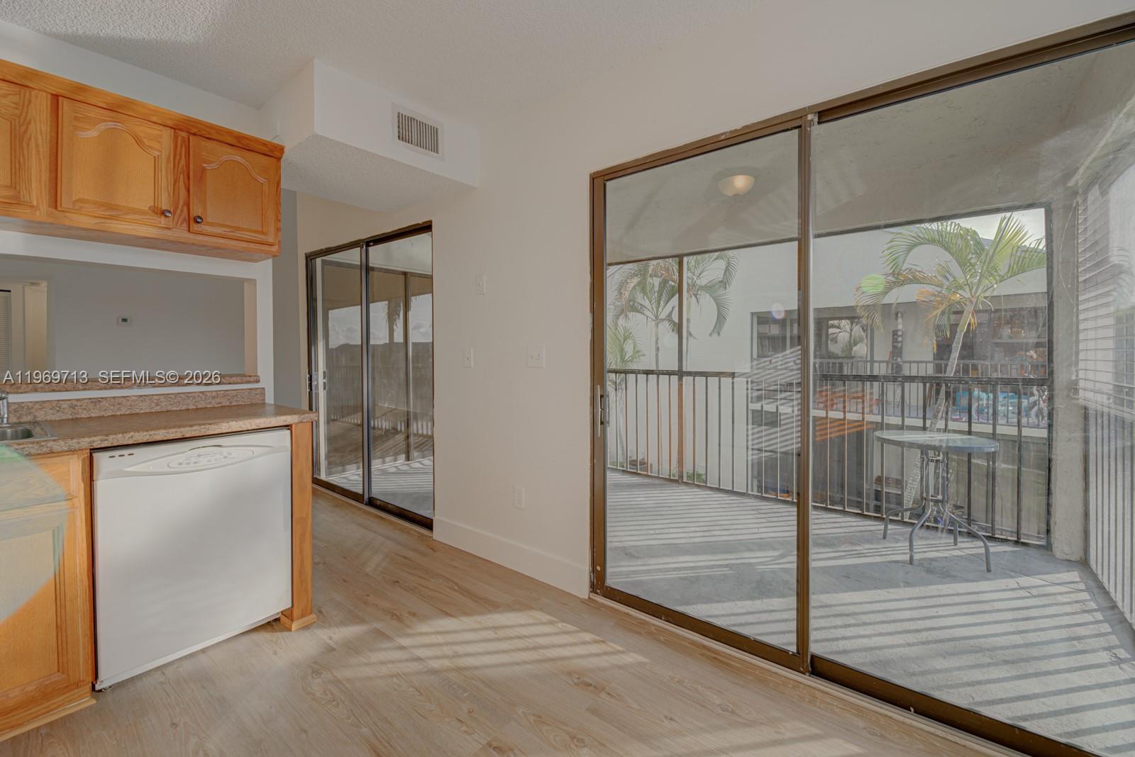 LAKESHORE CONDO 3 - Residential Lease