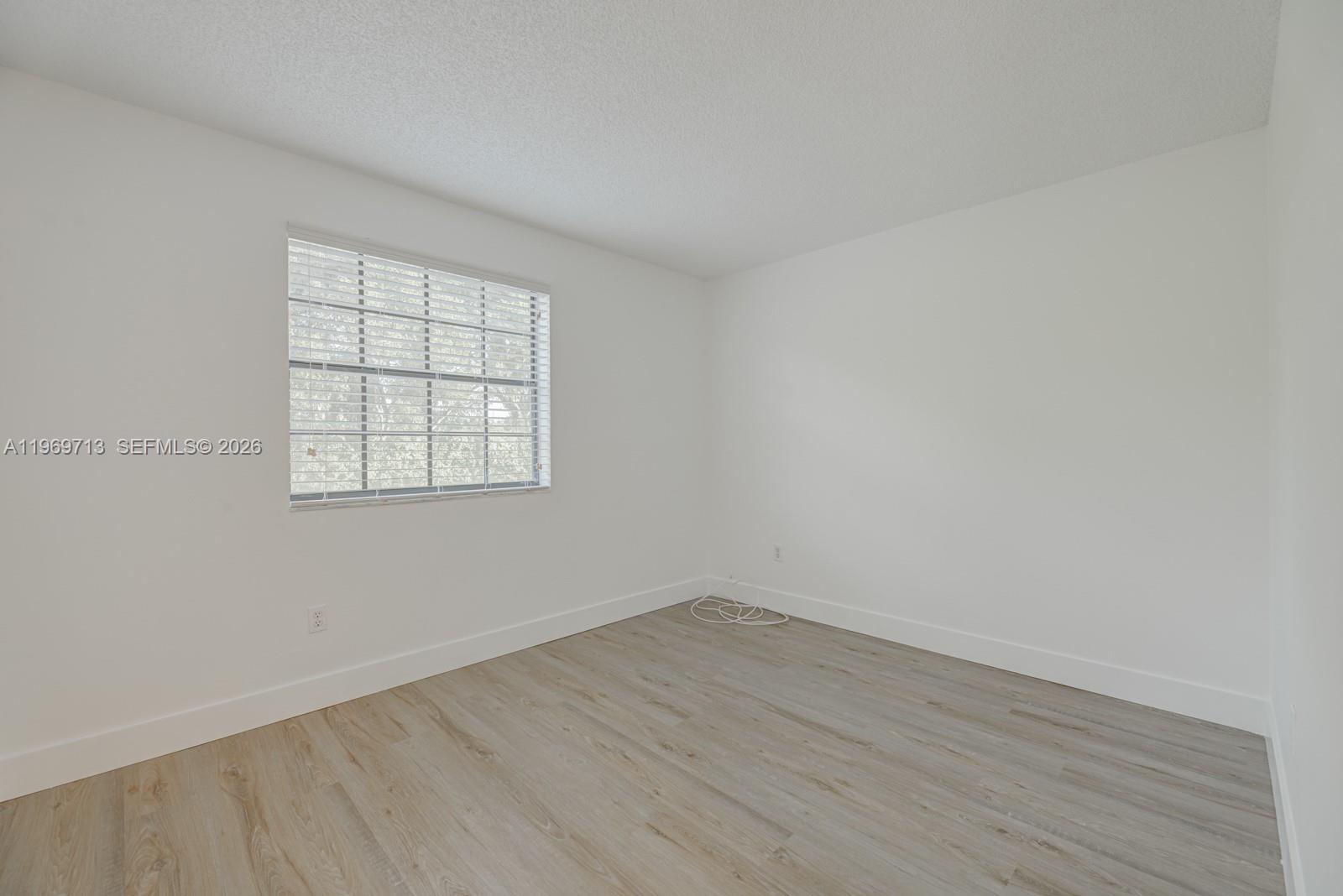 LAKESHORE CONDO 3 - Residential Lease