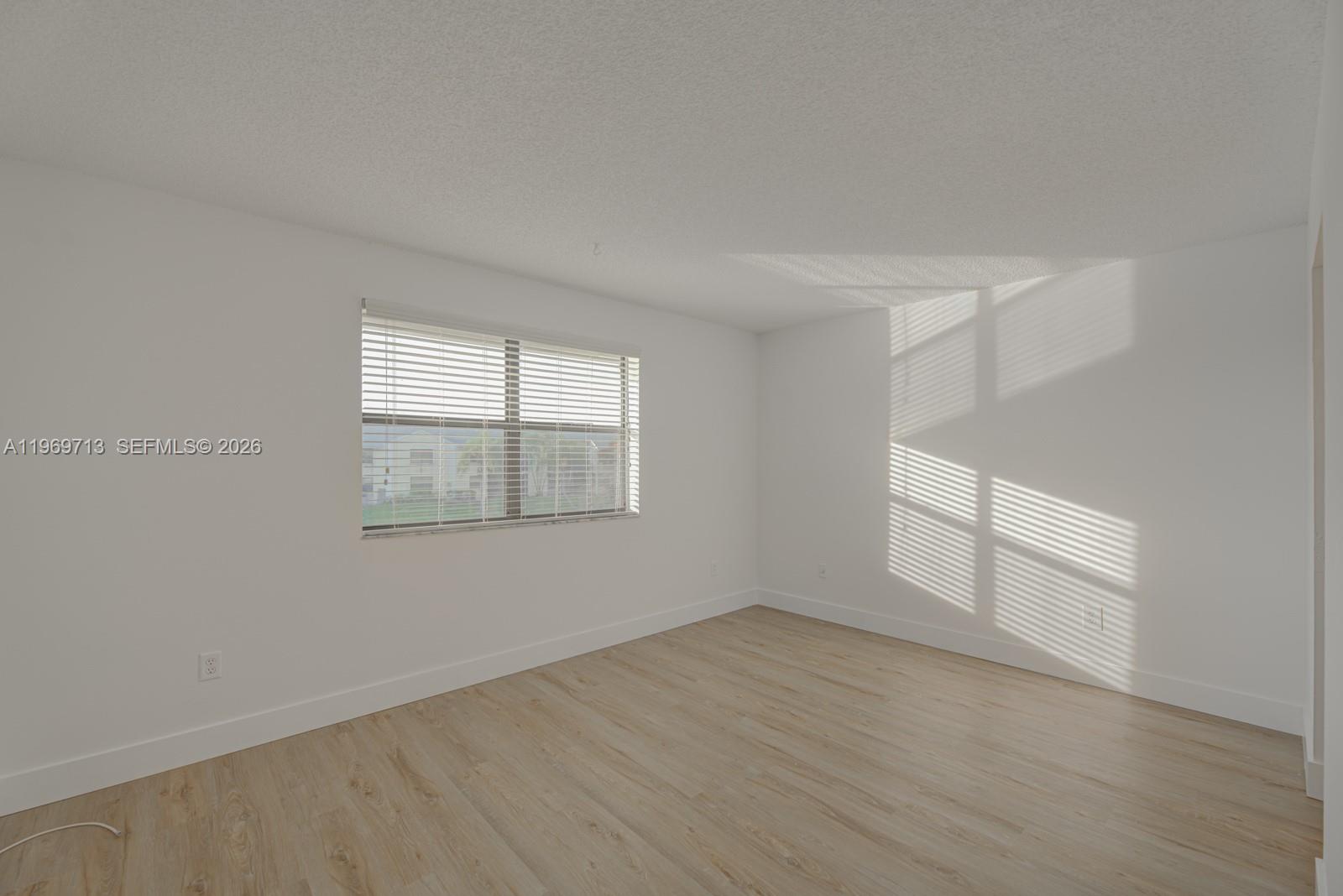 LAKESHORE CONDO 3 - Residential Lease