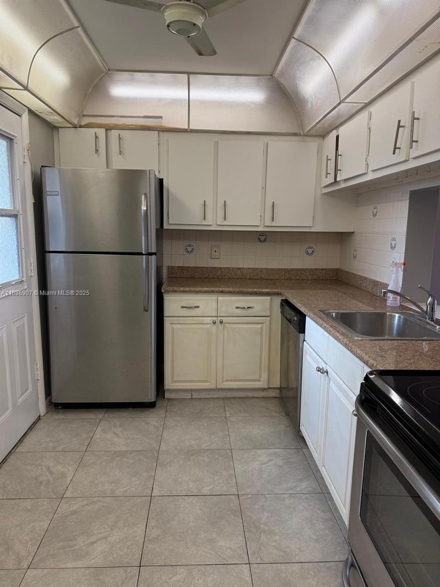 BROOKFIELD SQUARE CONDO - Residential Lease