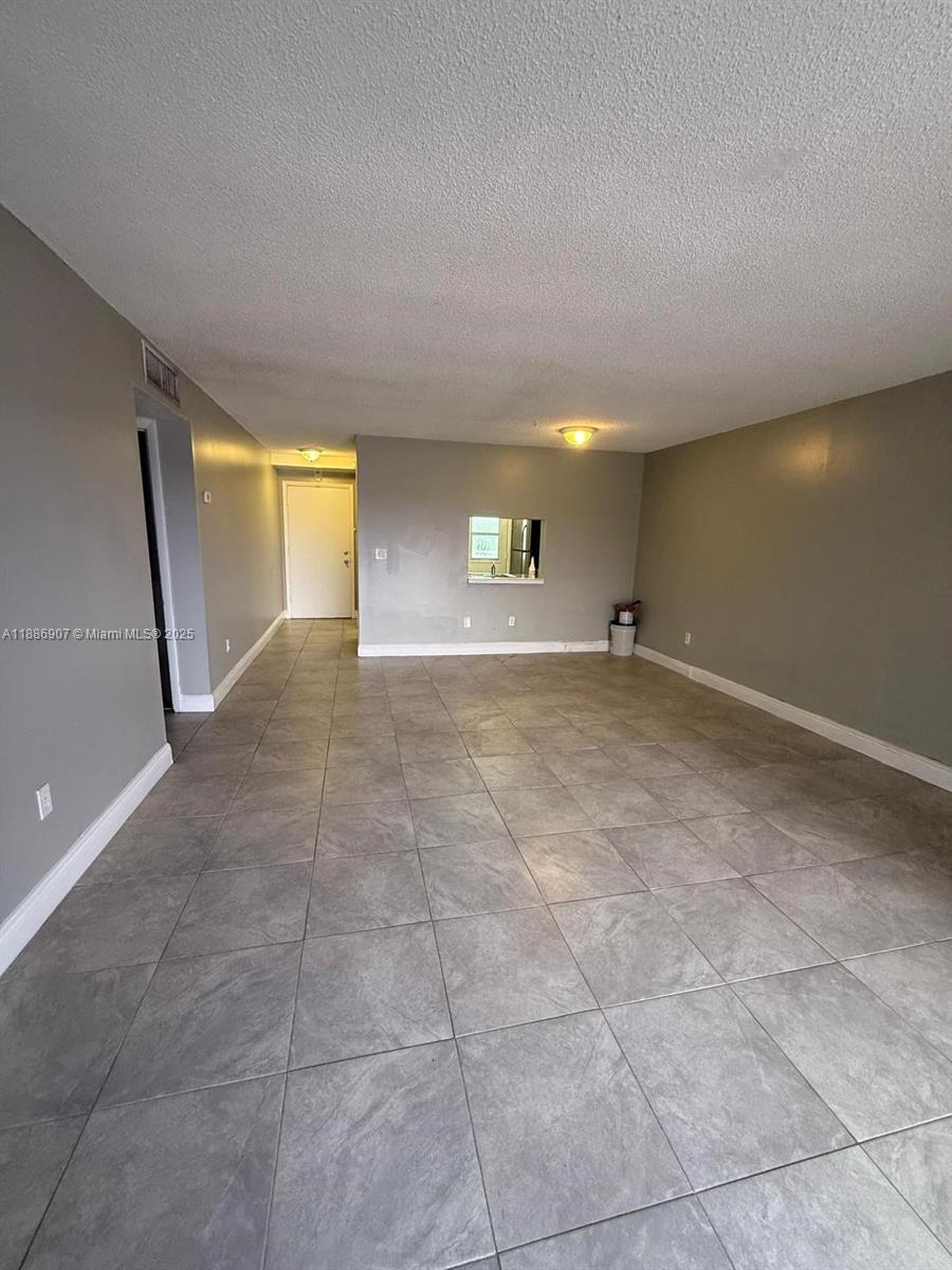 BROOKFIELD SQUARE CONDO - Residential Lease