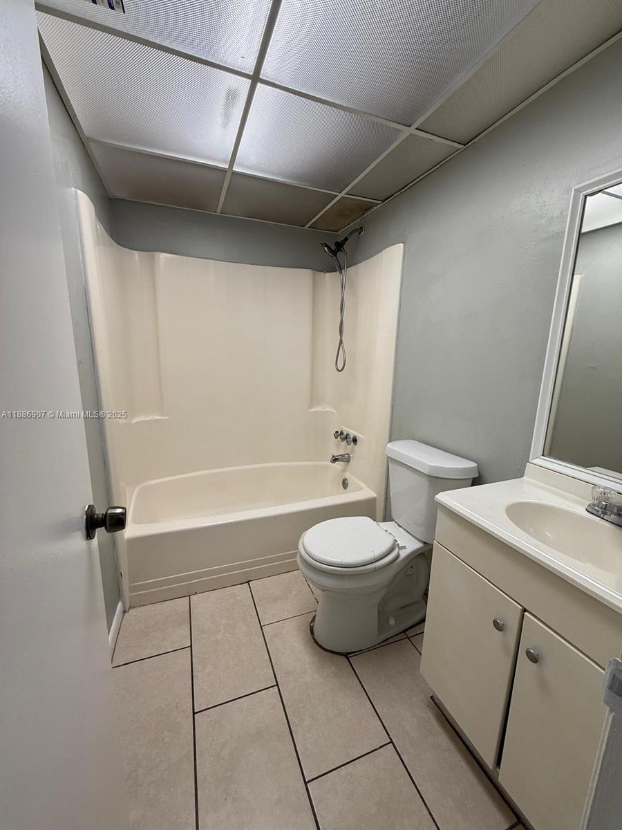 BROOKFIELD SQUARE CONDO - Residential Lease