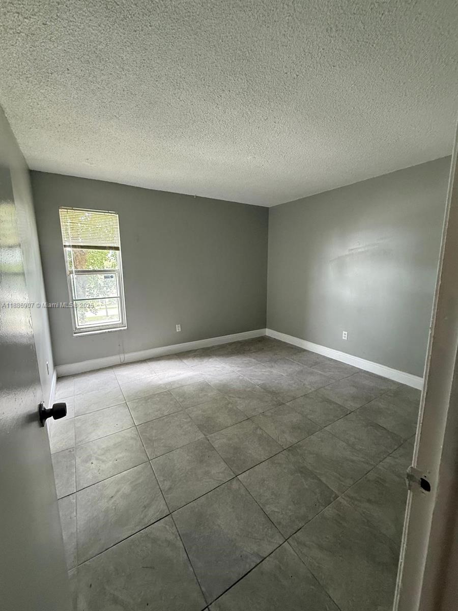 BROOKFIELD SQUARE CONDO - Residential Lease