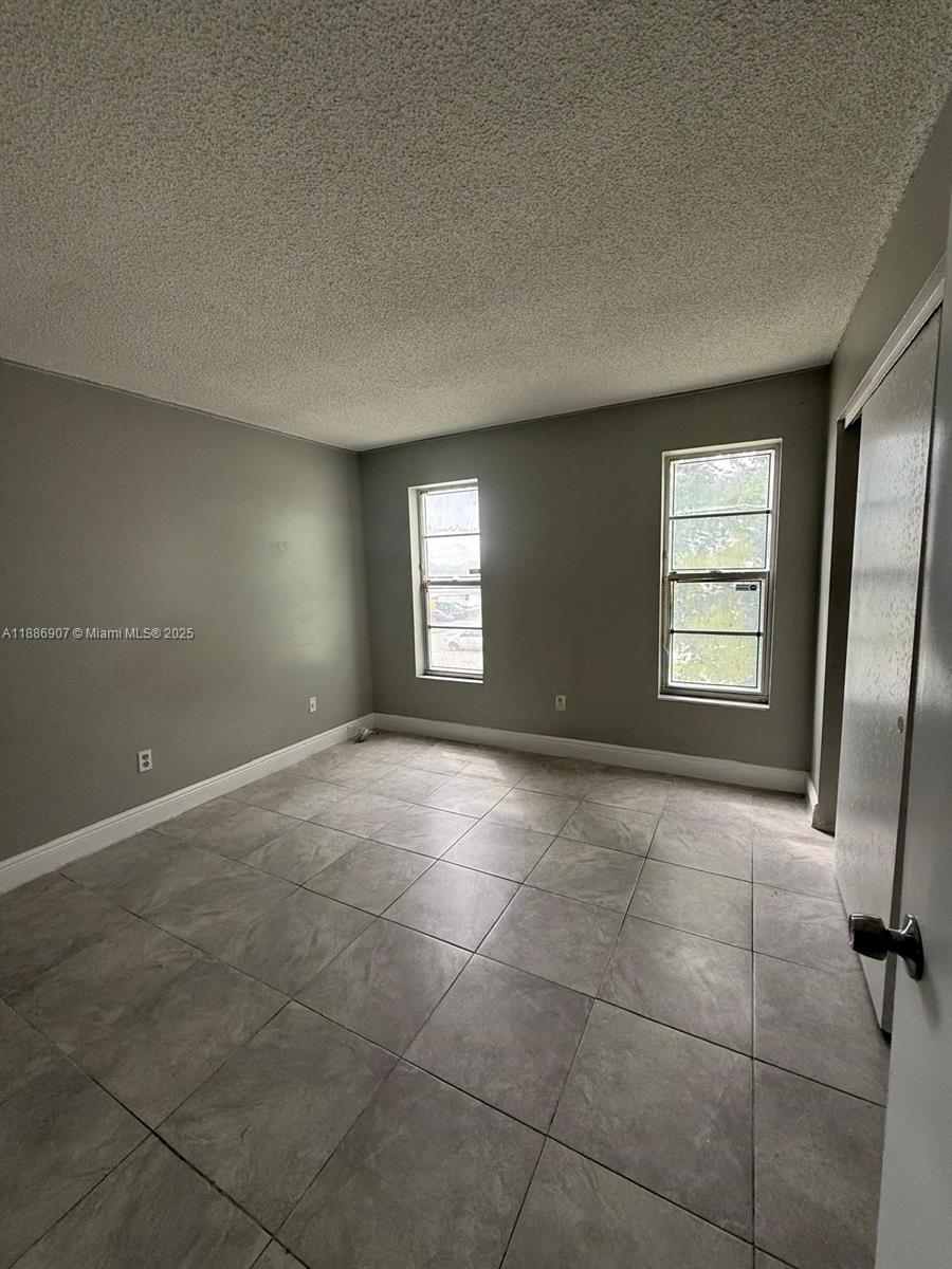 BROOKFIELD SQUARE CONDO - Residential Lease