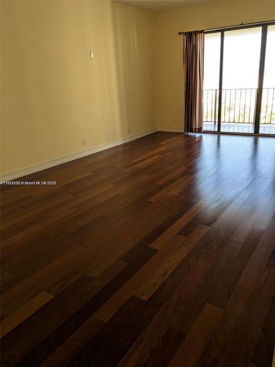 Beautiful 1 Bedroom 1.5 Bathroom in the heart of Aventura featuring wide and open spaces, walk-in closet, and oversized balcony with breathtaking Intracoastal views. Located in a gated community with amenities including tennis courts, pool, gym, valet, and 24/7 concierge. Excellent location just minutes from Aventura Mall, Fresh Market, and Gulfstream Park.
