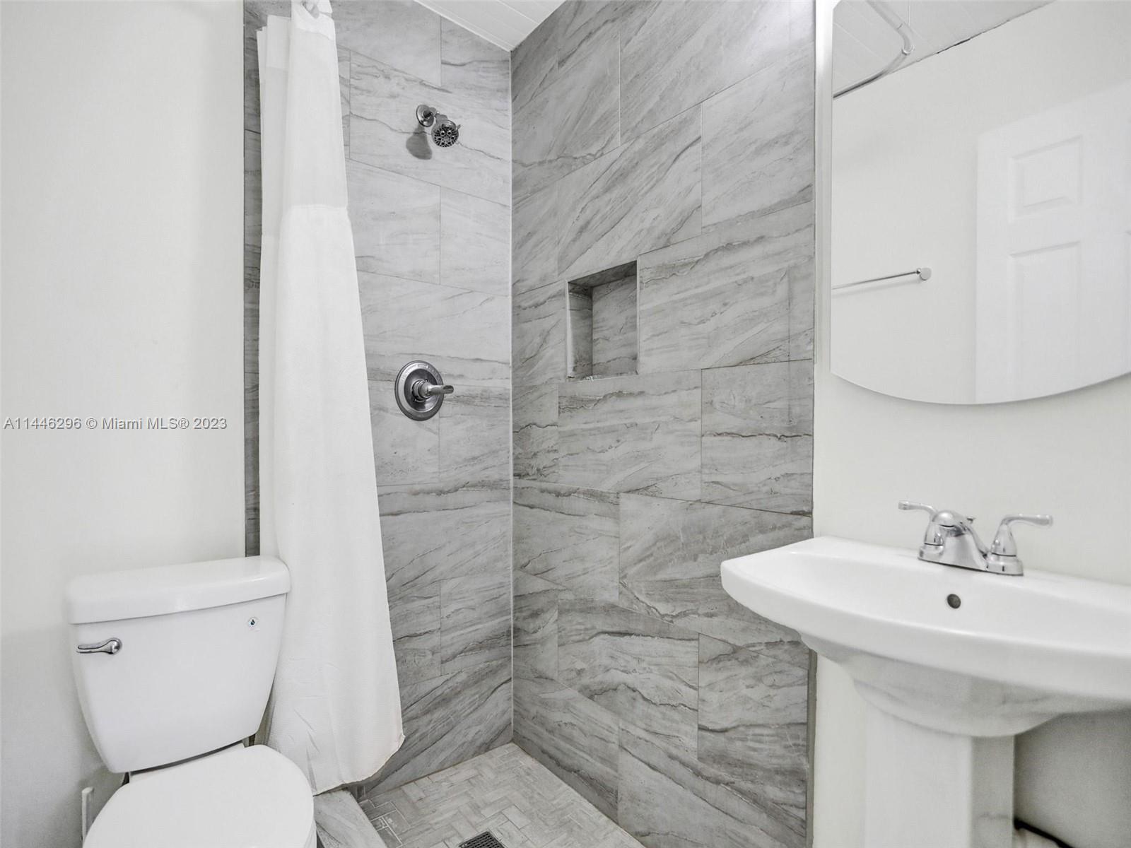 PLANTATION GARDENS 4TH SE - Residential Lease