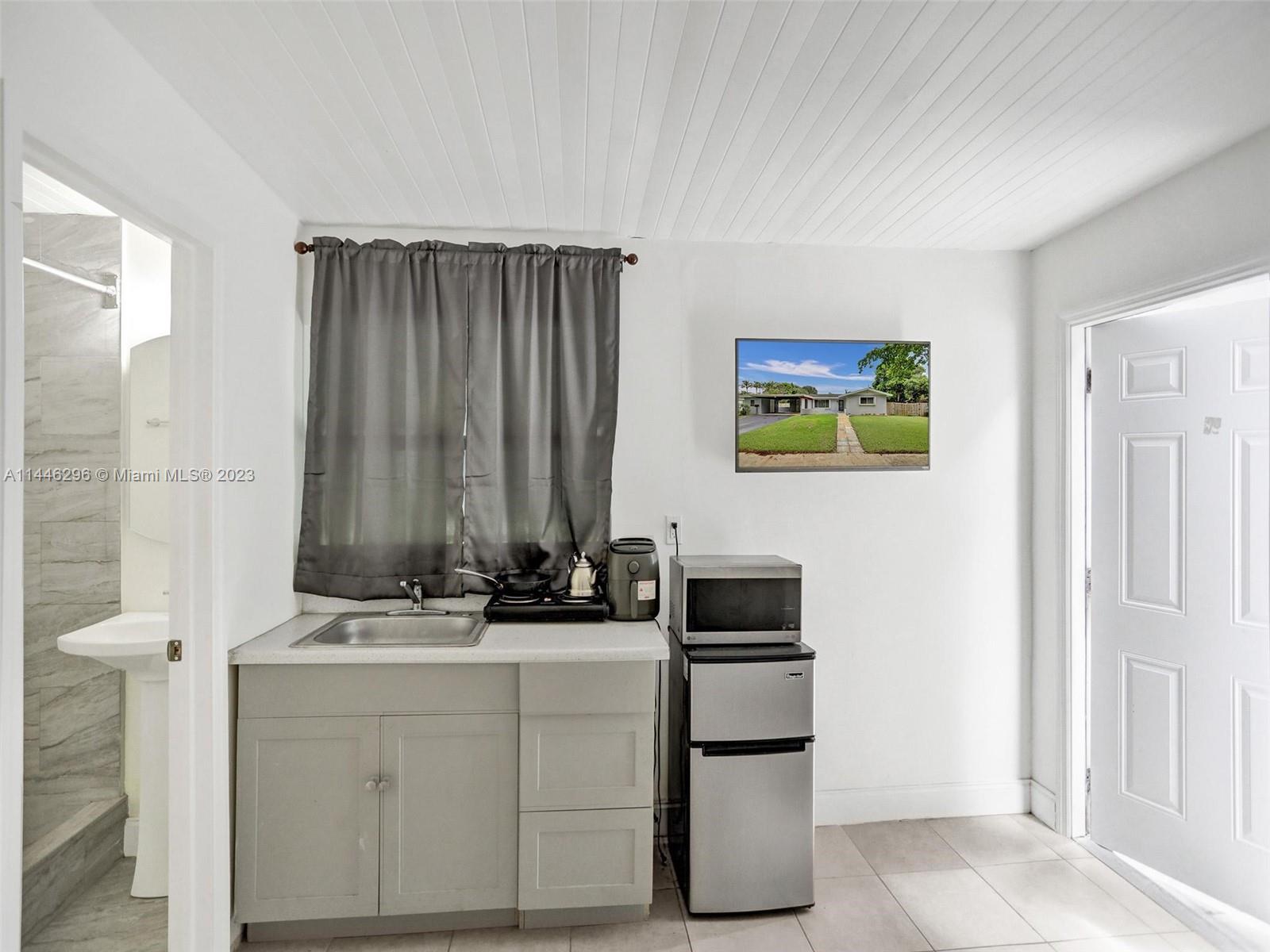 PLANTATION GARDENS 4TH SE - Residential Lease